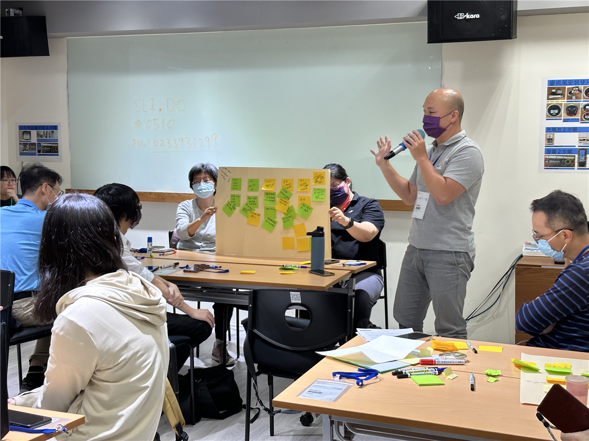 本圖為「公民生活風險地圖」協作會議活動照片06：主持人議題說明、小組討論、小組發表